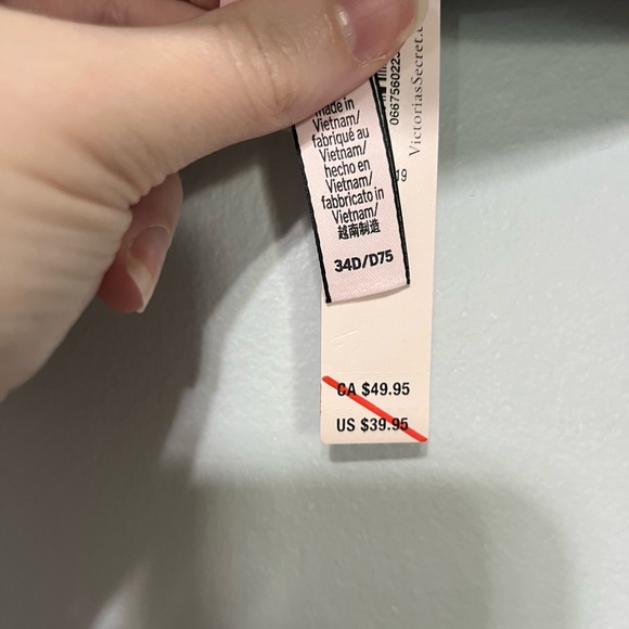 Victoria’s Secret lightly lined wireless bra 34D in color black NWT - Picture 5 of 5